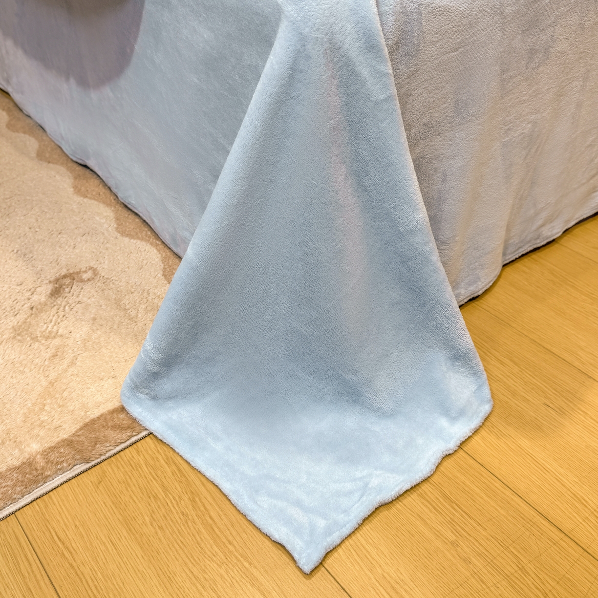 91家纺网 家纺一手货源 找家纺 灰鲸 2025新款牛奶绒毛巾贴布绣四件套-大脸喵系列 大脸喵-粉格+繁星蓝