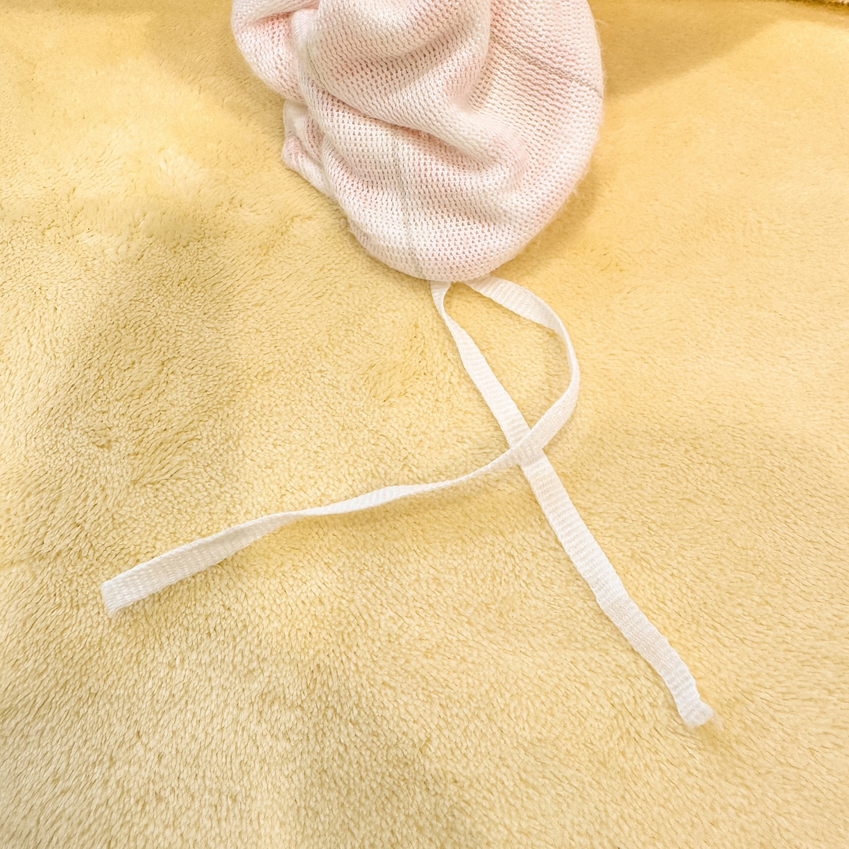 91家纺网 家纺一手货源 找家纺 灰鲸 2025新款牛奶绒毛巾贴布绣四件套-大脸喵系列 大脸喵-粉格+奶油黄