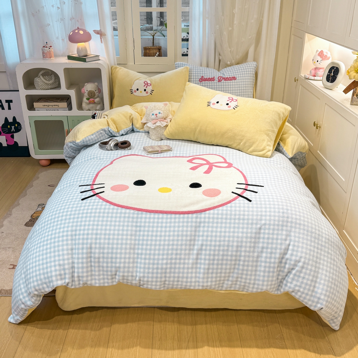 91家纺网 家纺一手货源 找家纺 灰鲸 2025新款牛奶绒毛巾贴布绣四件套-大脸喵系列 大脸喵-蓝格+奶油黄