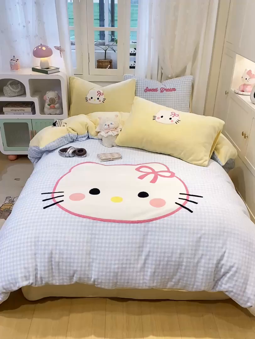 91家纺网 家纺一手货源 找家纺 灰鲸 2025新款牛奶绒毛巾贴布绣四件套-大脸喵系列 大脸喵-蓝格+奶油黄