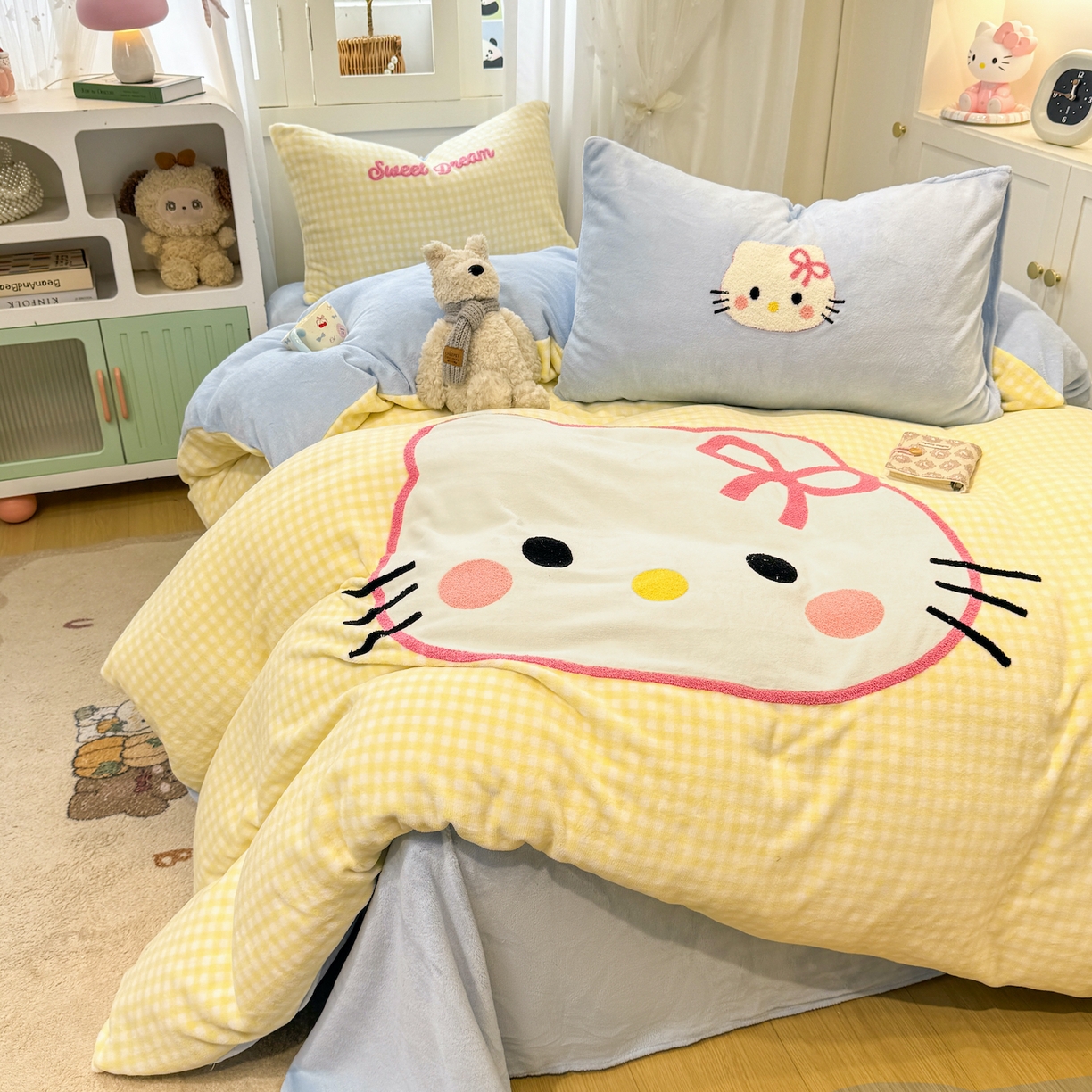 91家纺网 家纺一手货源 找家纺 灰鲸 2025新款牛奶绒毛巾贴布绣四件套-大脸喵系列 大脸喵-黄格+繁星蓝