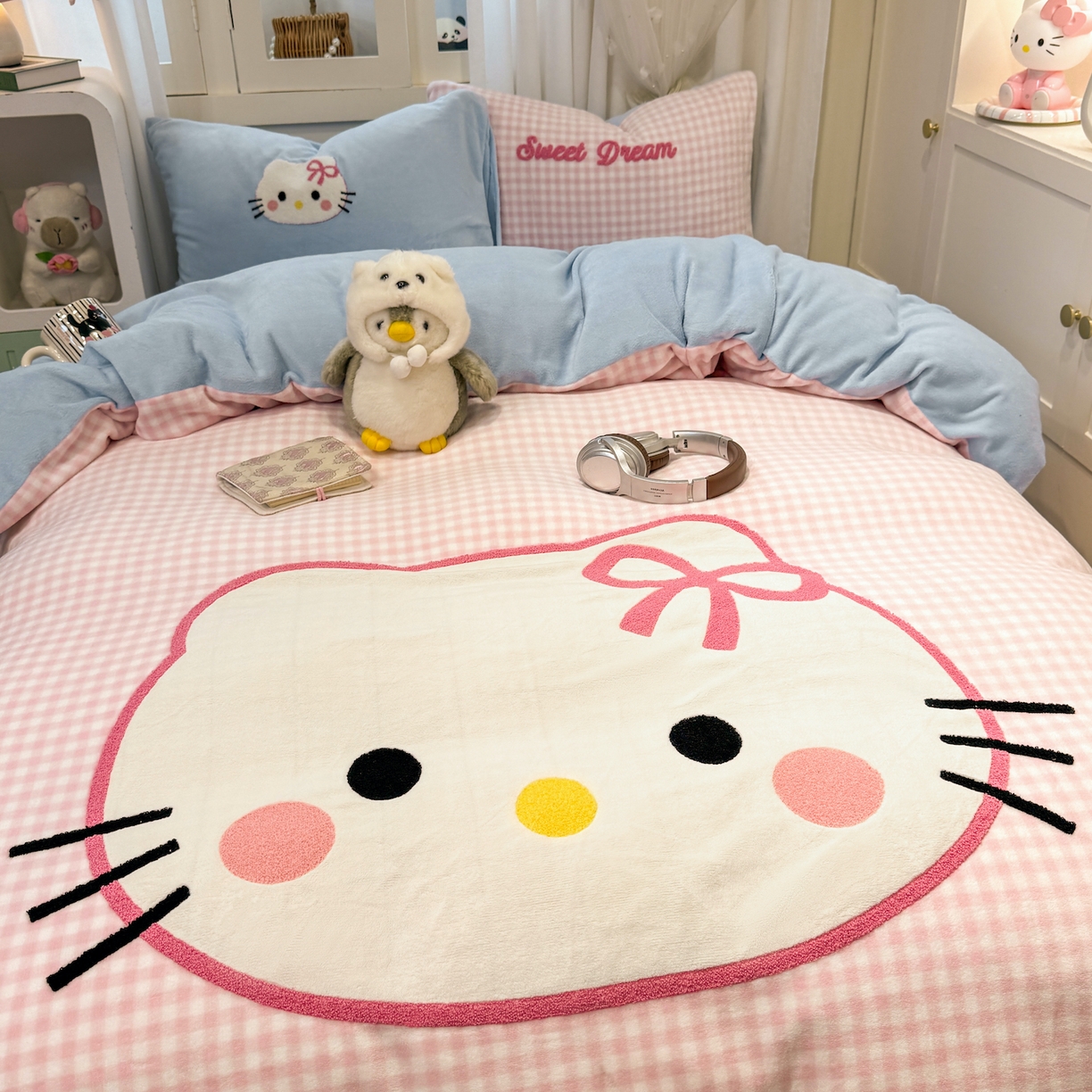 91家纺网 家纺一手货源 找家纺 灰鲸 2025新款牛奶绒毛巾贴布绣四件套-大脸喵系列 大脸喵-粉格+繁星蓝