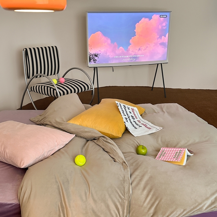 91家纺网 家纺一手货源 找家纺 例外 2025新款日式良品190克高克重天鹅绒HD混搭系列四件套 HD卡其