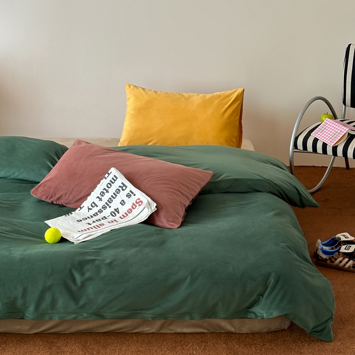 91家纺网 家纺一手货源 找家纺 例外 2025新款日式良品190克高克重天鹅绒HD混搭系列四件套 HD墨绿