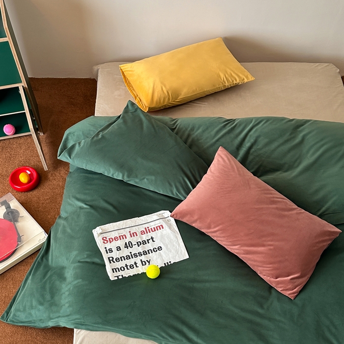 91家纺网 家纺一手货源 找家纺 例外 2025新款日式良品190克高克重天鹅绒HD混搭系列四件套 HD墨绿