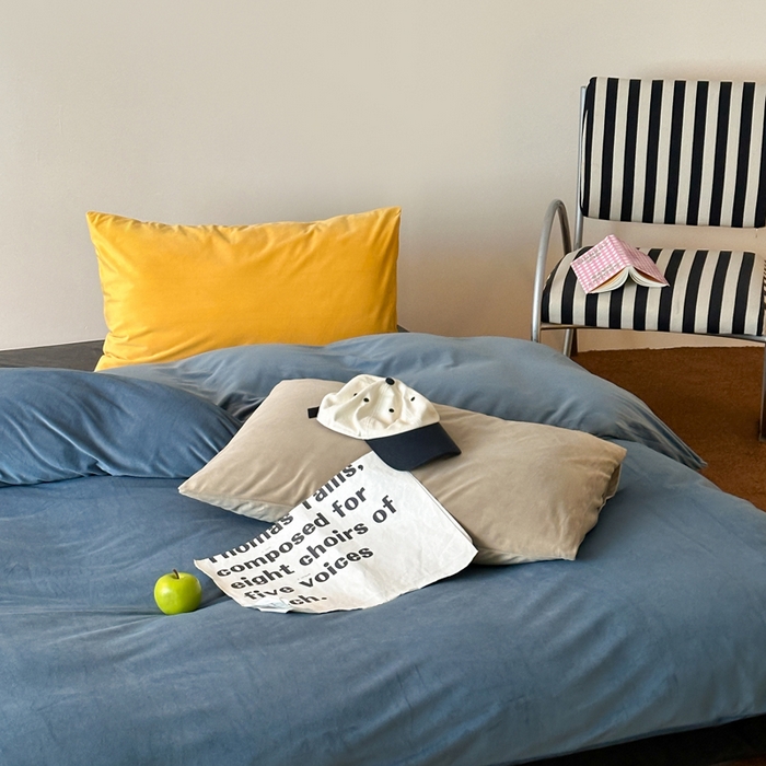 91家纺网 家纺一手货源 找家纺 例外 2025新款日式良品190克高克重天鹅绒HD混搭系列四件套 HD雾蓝