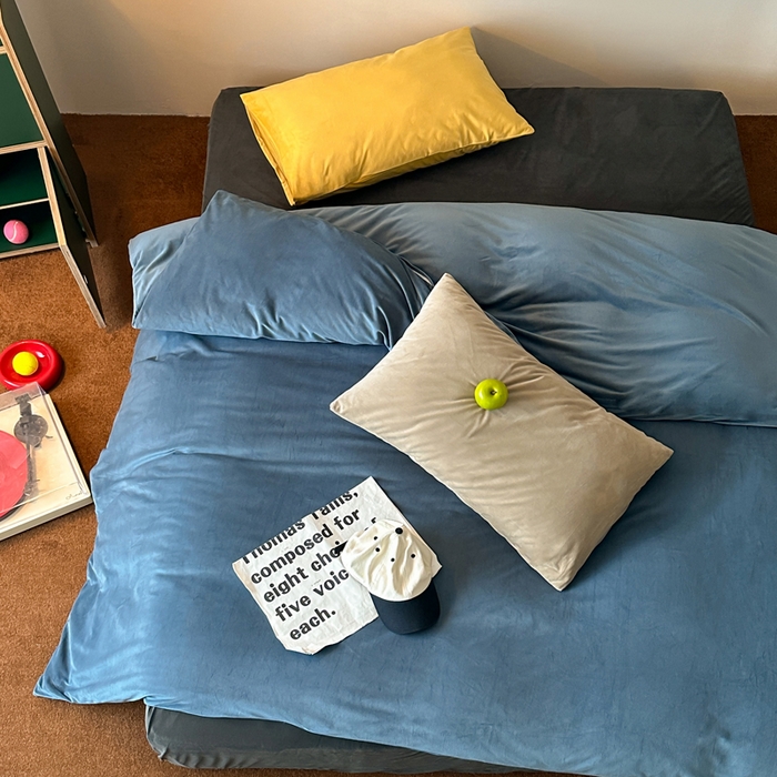 91家纺网 家纺一手货源 找家纺 例外 2025新款日式良品190克高克重天鹅绒HD混搭系列四件套 HD雾蓝