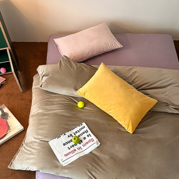 91家纺网 家纺一手货源 找家纺 例外 2025新款日式良品190克高克重天鹅绒HD混搭系列四件套 HD卡其