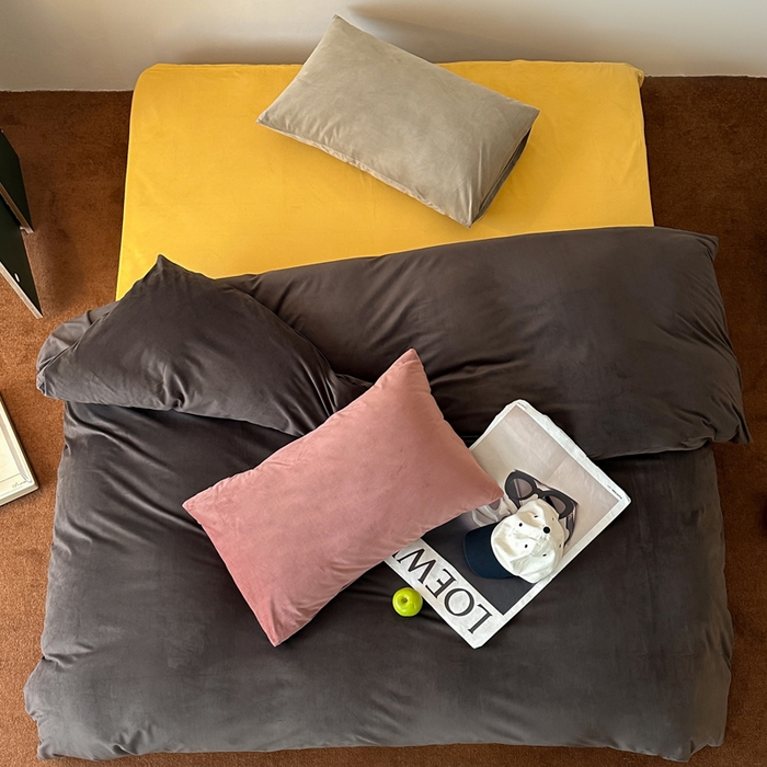 91家纺网 家纺一手货源 找家纺 例外 2025新款日式良品190克高克重天鹅绒HD混搭系列四件套 HD咖啡