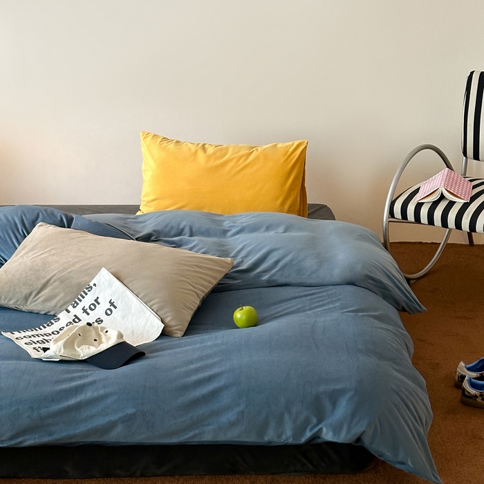 91家纺网 家纺一手货源 找家纺 例外 2025新款日式良品190克高克重天鹅绒HD混搭系列四件套 HD雾蓝