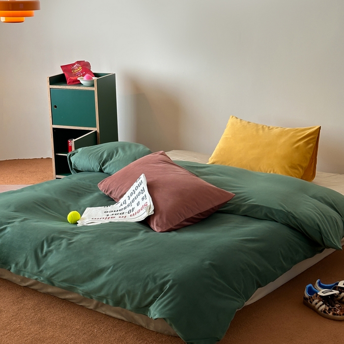 91家纺网 家纺一手货源 找家纺 例外 2025新款日式良品190克高克重天鹅绒HD混搭系列四件套 HD墨绿