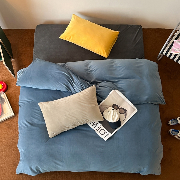 91家纺网 家纺一手货源 找家纺 例外 2025新款日式良品190克高克重天鹅绒HD混搭系列四件套 HD雾蓝