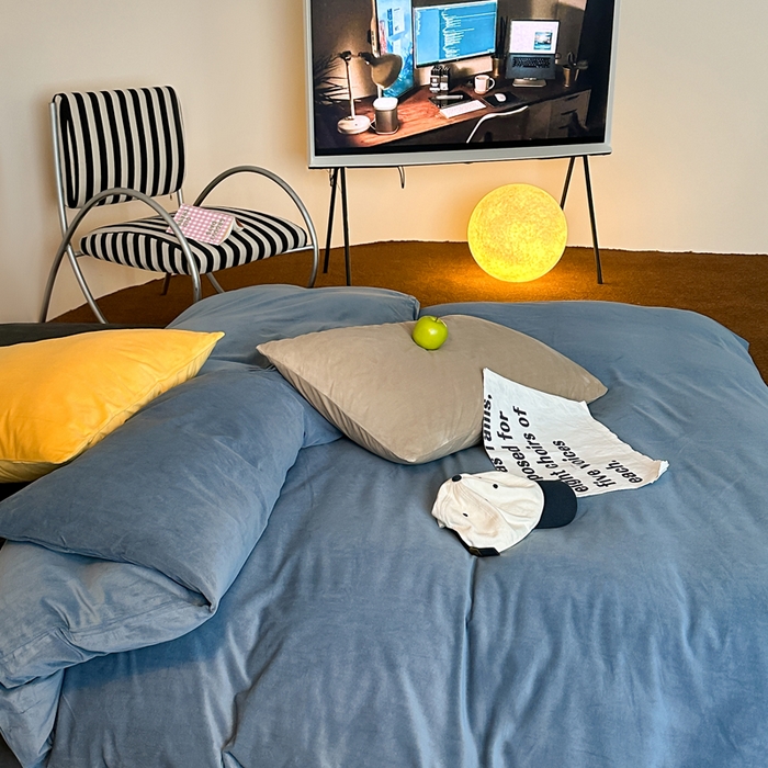 91家纺网 家纺一手货源 找家纺 例外 2025新款日式良品190克高克重天鹅绒HD混搭系列四件套 HD雾蓝