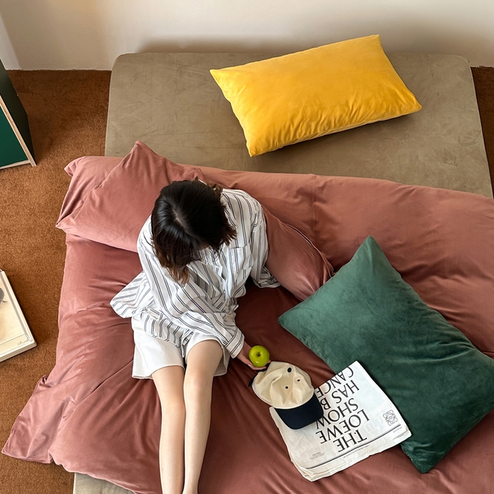 91家纺网 家纺一手货源 找家纺 例外 2025新款日式良品190克高克重天鹅绒HD混搭系列四件套 HD焦糖