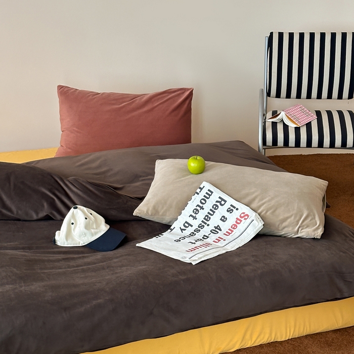 91家纺网 家纺一手货源 找家纺 例外 2025新款日式良品190克高克重天鹅绒HD混搭系列四件套 HD咖啡