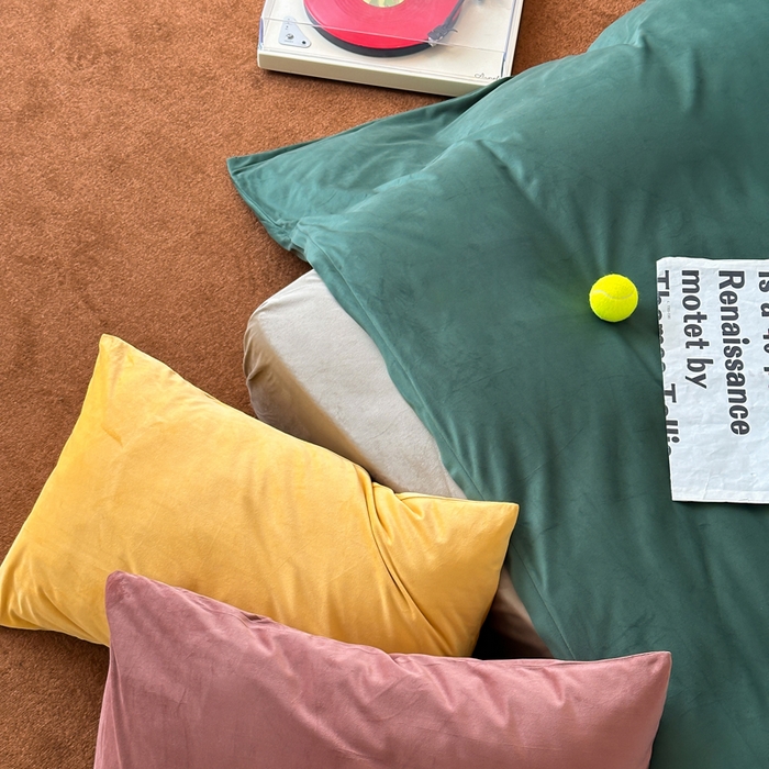 91家纺网 家纺一手货源 找家纺 例外 2025新款日式良品190克高克重天鹅绒HD混搭系列四件套 HD墨绿