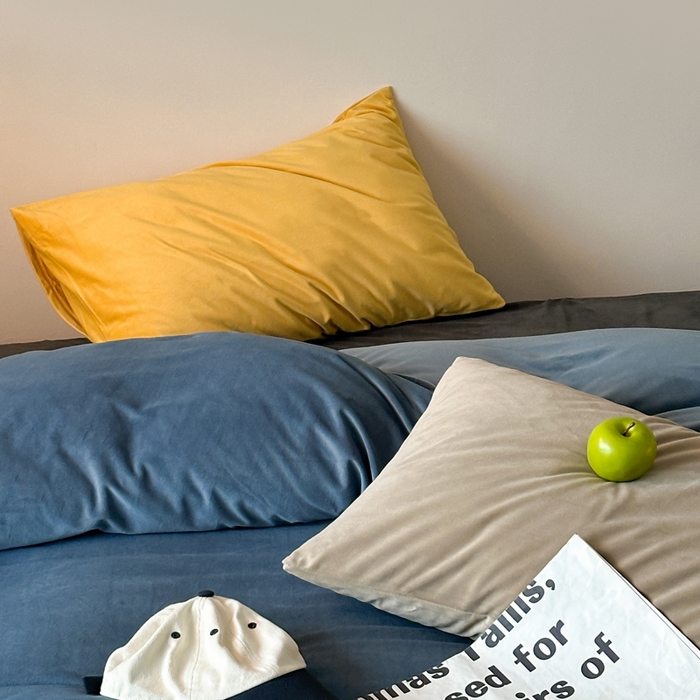 91家纺网 家纺一手货源 找家纺 例外 2025新款日式良品190克高克重天鹅绒HD混搭系列四件套 HD雾蓝