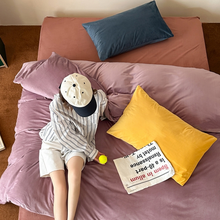 91家纺网 家纺一手货源 找家纺 例外 2025新款日式良品190克高克重天鹅绒HD混搭系列四件套 HD藕紫