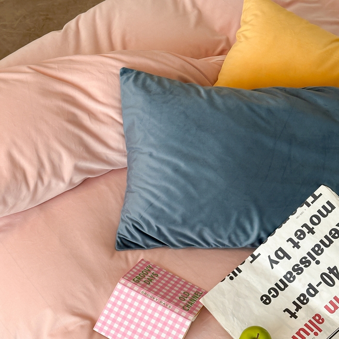 91家纺网 家纺一手货源 找家纺 例外 2025新款日式良品190克高克重天鹅绒HD混搭系列四件套 HD玉粉