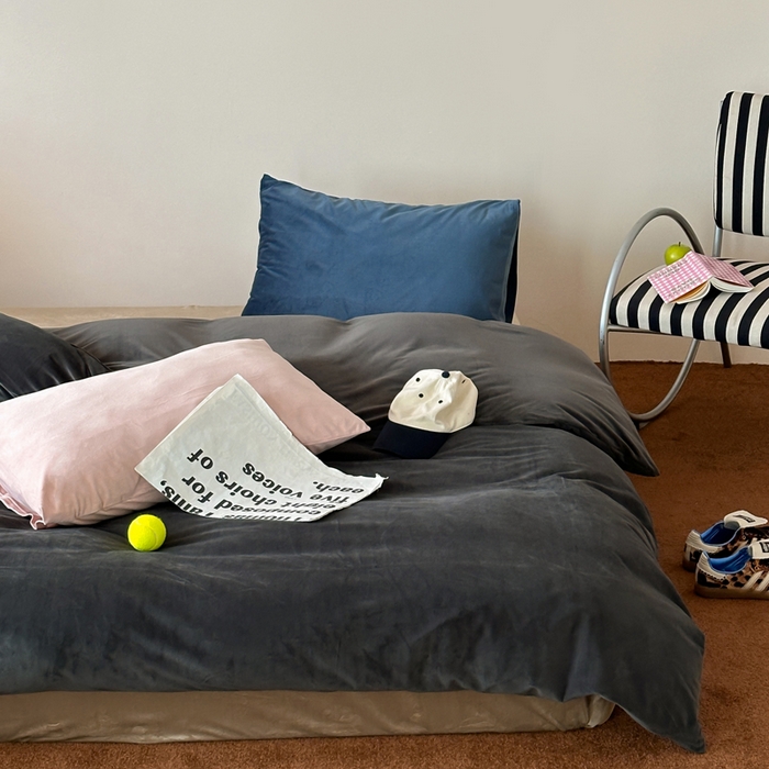 91家纺网 家纺一手货源 找家纺 例外 2025新款日式良品190克高克重天鹅绒HD混搭系列四件套 HD深灰