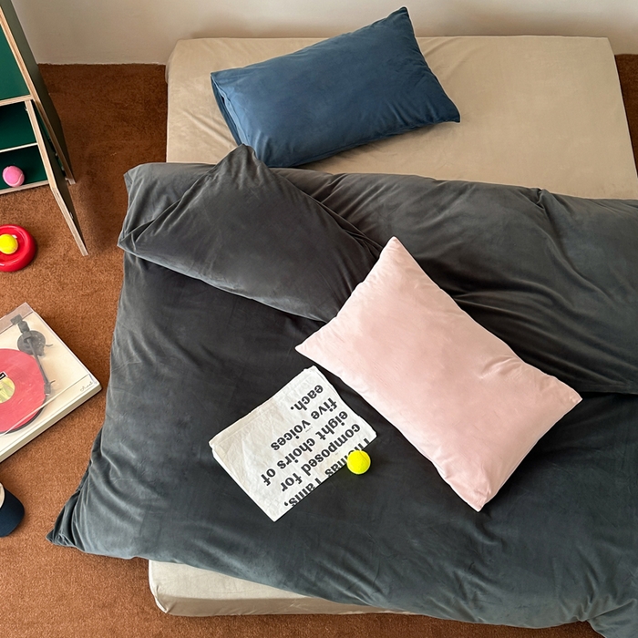 91家纺网 家纺一手货源 找家纺 例外 2025新款日式良品190克高克重天鹅绒HD混搭系列四件套 HD深灰