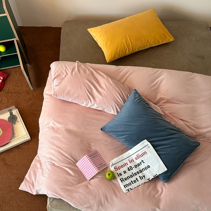 91家纺网 家纺一手货源 找家纺 例外 2025新款日式良品190克高克重天鹅绒HD混搭系列四件套 HD玉粉