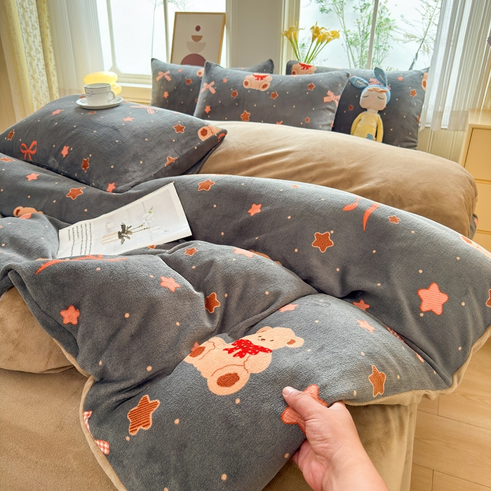 91家纺网 家纺一手货源 找家纺 乐居坊 2025新款家用高克重学生宿舍床牛奶绒套件单品【提供买家秀】加 QQ群 286712643 晚安小熊