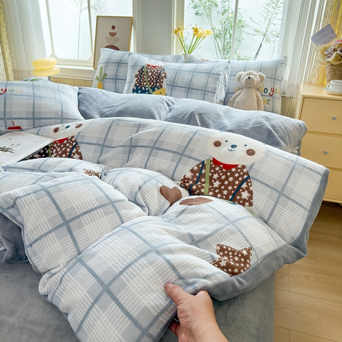 91家纺网 家纺一手货源 找家纺 乐居坊 2025新款家用高克重学生宿舍床牛奶绒套件单品【提供买家秀】加 QQ群 286712643 富贵熊-灰