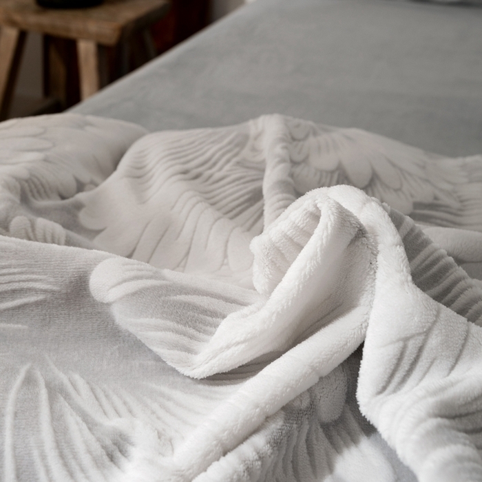 91家纺网 家纺一手货源 找家纺 （总）朵希曼 2025新款高克重加厚雕花绒牛奶绒四件套系列