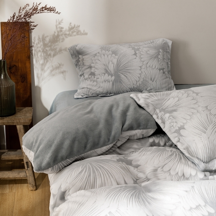 91家纺网 家纺一手货源 找家纺 （总）朵希曼 2025新款高克重加厚雕花绒牛奶绒四件套系列