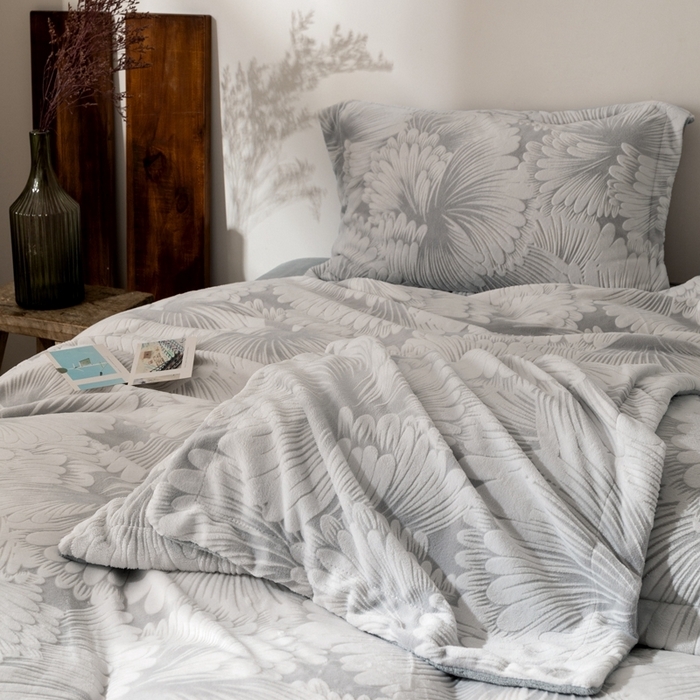 91家纺网 家纺一手货源 找家纺 （总）朵希曼 2025新款高克重加厚雕花绒牛奶绒四件套系列