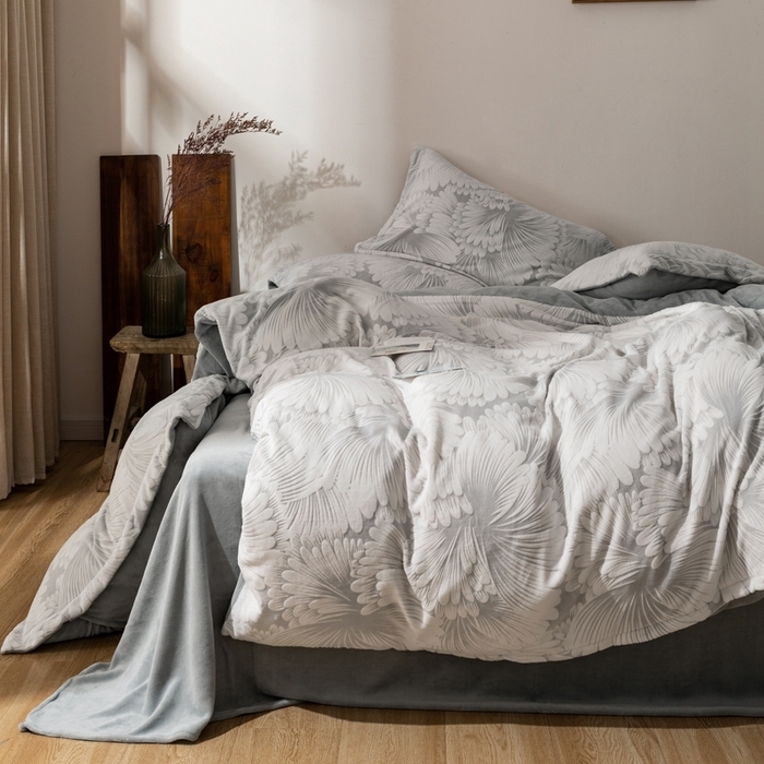 91家纺网 家纺一手货源 找家纺 （总）朵希曼 2025新款高克重加厚雕花绒牛奶绒四件套系列