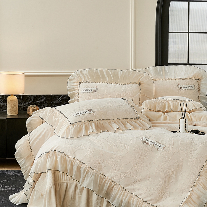 91家纺网 家纺一手货源 找家纺 （总）木兰花 2025新款雕花全消光牛奶绒床盖款四件套