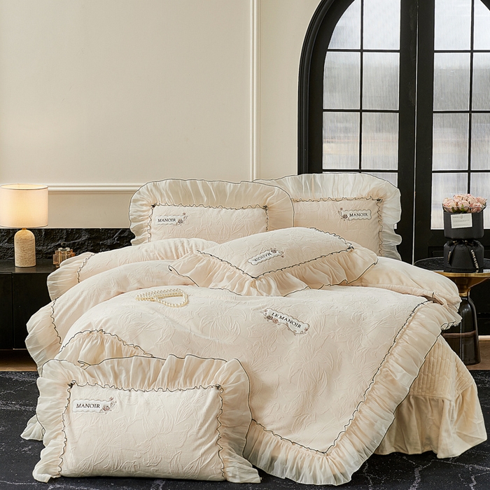 91家纺网 家纺一手货源 找家纺 （总）木兰花 2025新款雕花全消光牛奶绒床盖款四件套