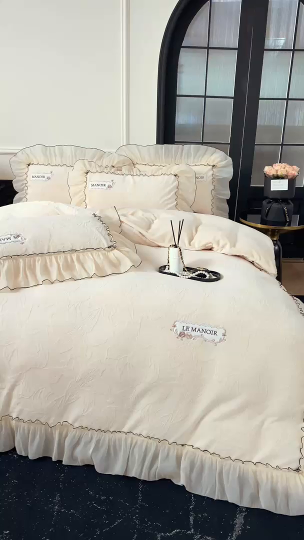 91家纺网 家纺一手货源 找家纺 （总）木兰花 2025新款雕花全消光牛奶绒床盖款四件套