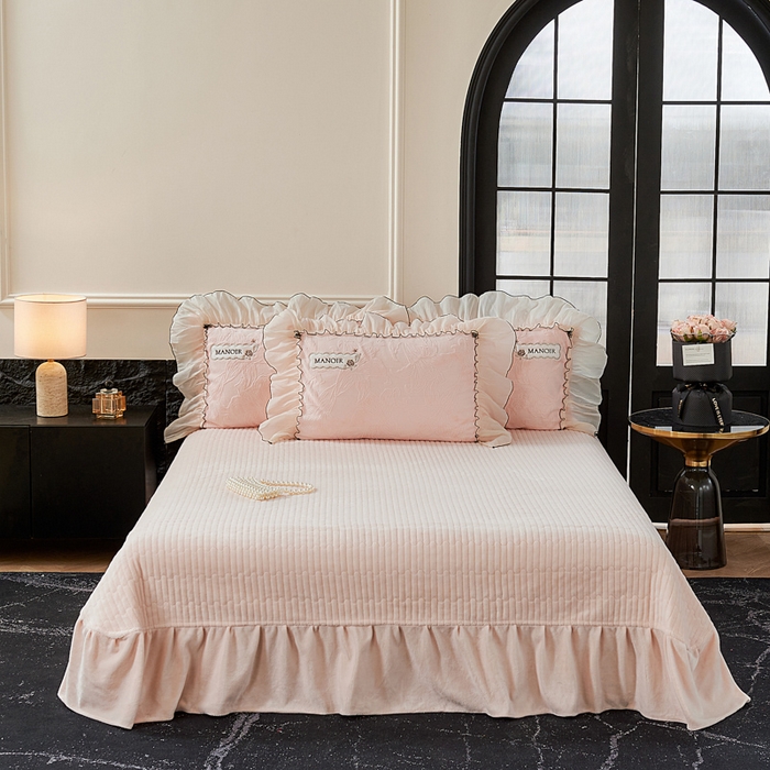 91家纺网 家纺一手货源 找家纺 木兰花 2025新款雕花全消光牛奶绒床盖款四件套 浪漫花语-粉