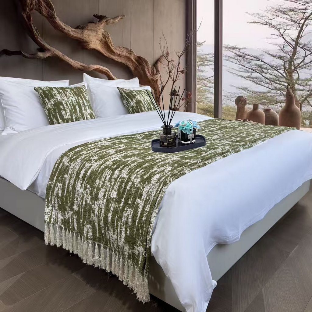 91家纺网 家纺一手货源 找家纺 （总）安力森/诚臻酒店用品 2025新款轻奢毛绒卡其色床尾巾高级酒店床旗简约诧寂风搭巾民宿床尾毯搭毯