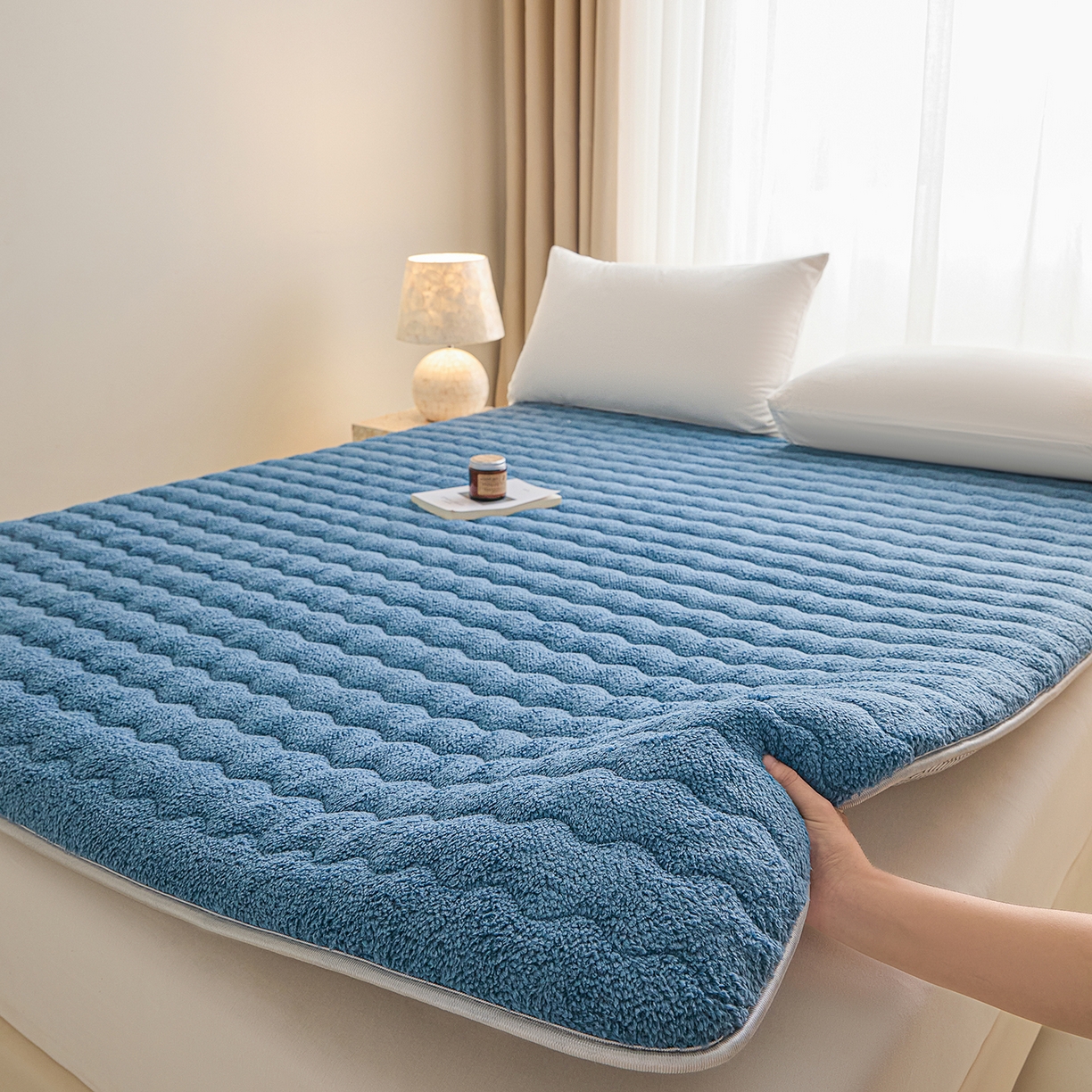 91家纺网 家纺一手货源 找家纺 （总）缦吉 2025新款加厚羊羔绒床垫床褥-成人款