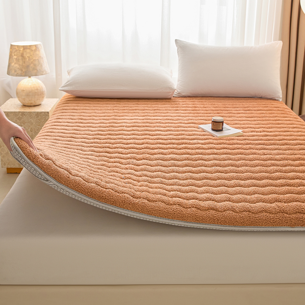 91家纺网 家纺一手货源 找家纺 缦吉 2025新款加厚羊羔绒床垫床褥-成人款 咖色