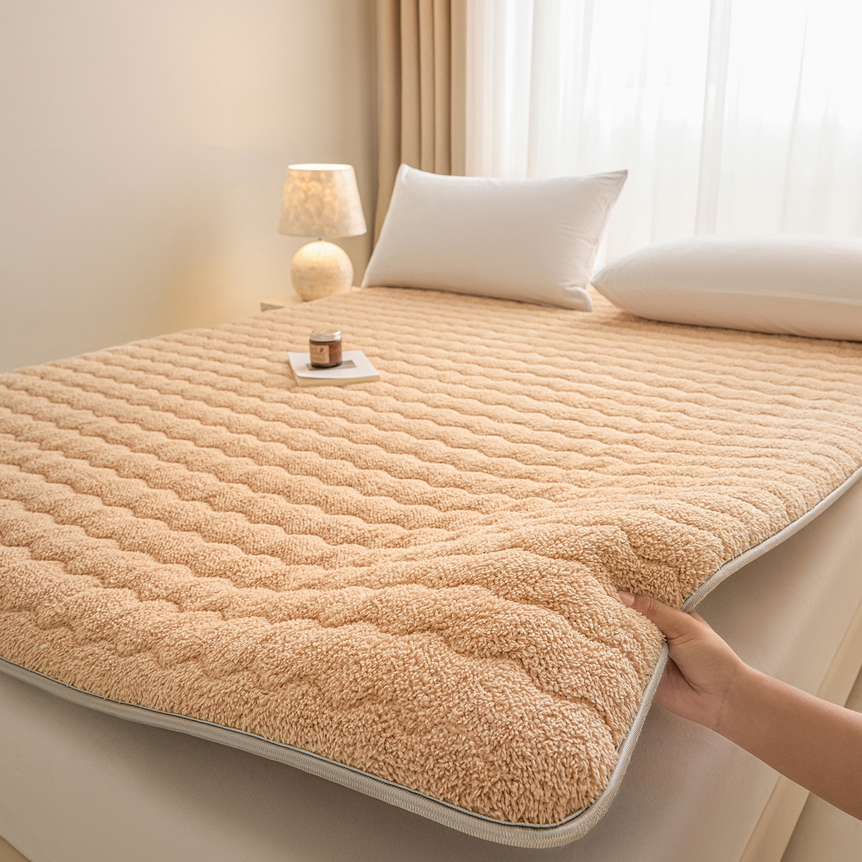 91家纺网 家纺一手货源 找家纺 （总）缦吉 2025新款加厚羊羔绒床垫床褥-成人款