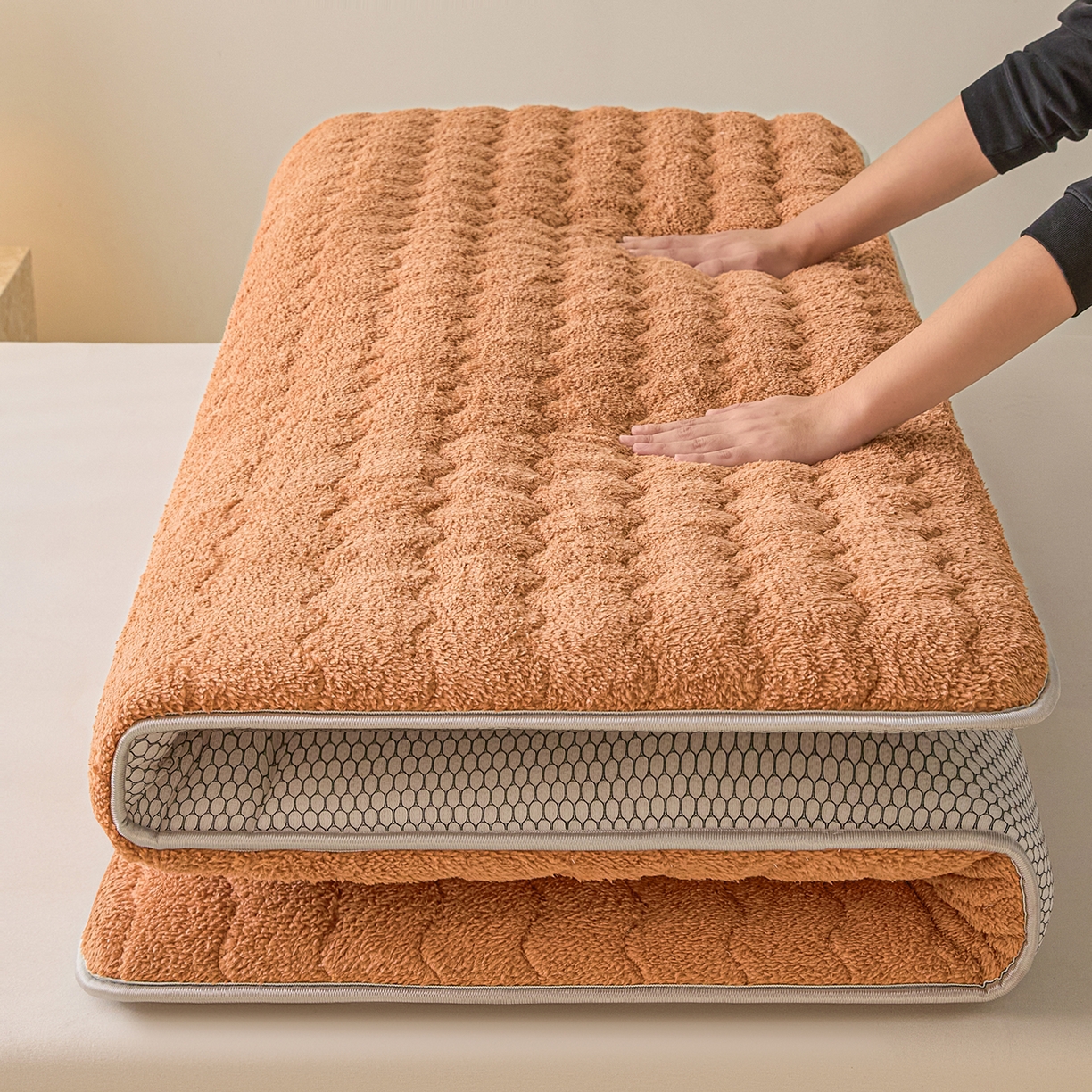 91家纺网 家纺一手货源 找家纺 缦吉 2025新款加厚羊羔绒床垫床褥-成人款 咖色