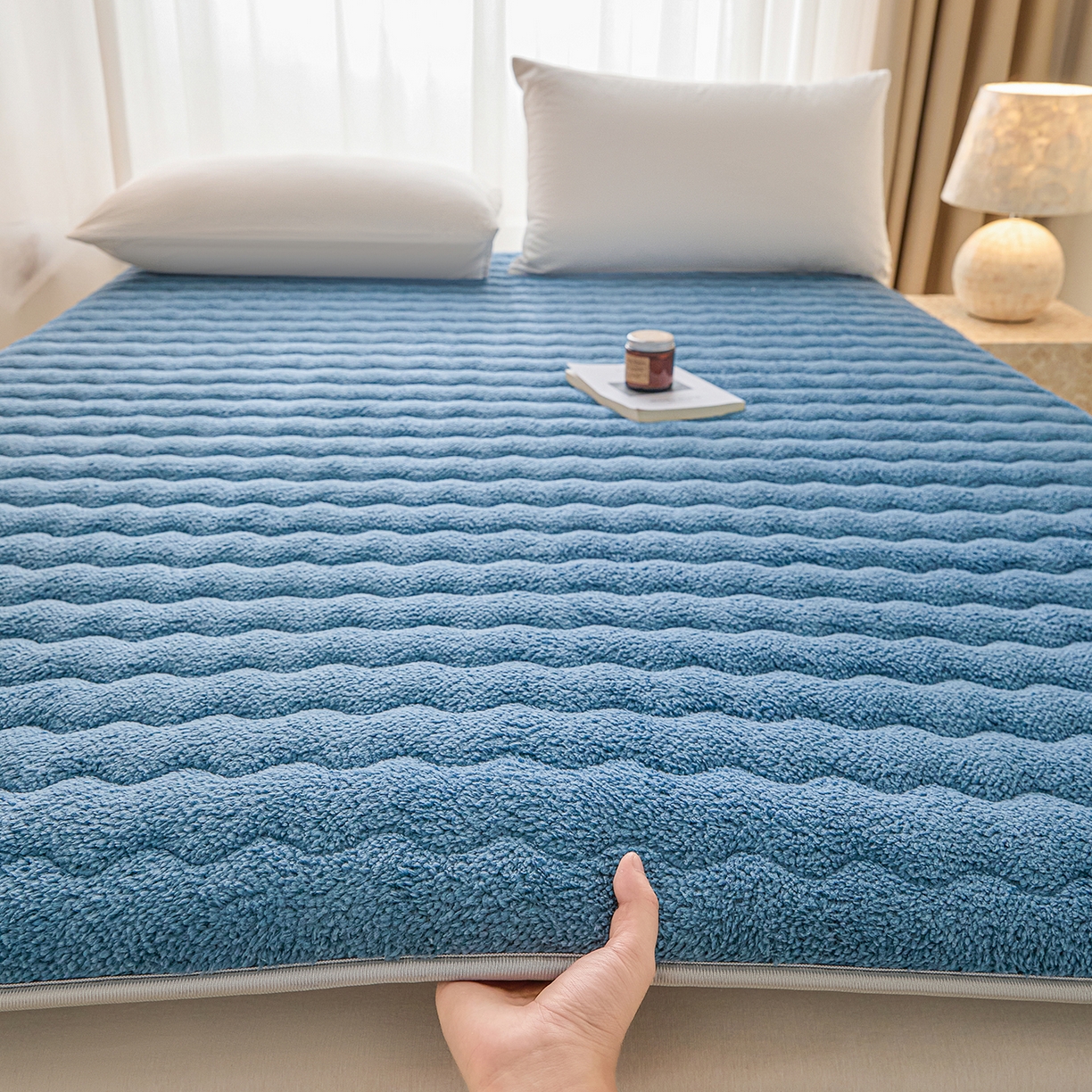 91家纺网 家纺一手货源 找家纺 缦吉 2025新款加厚羊羔绒床垫床褥-成人款 蓝色