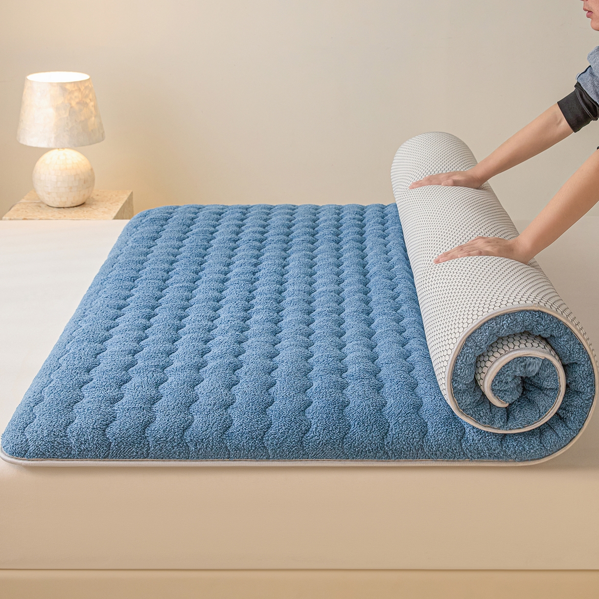 91家纺网 家纺一手货源 找家纺 缦吉 2025新款加厚羊羔绒床垫床褥-成人款 蓝色