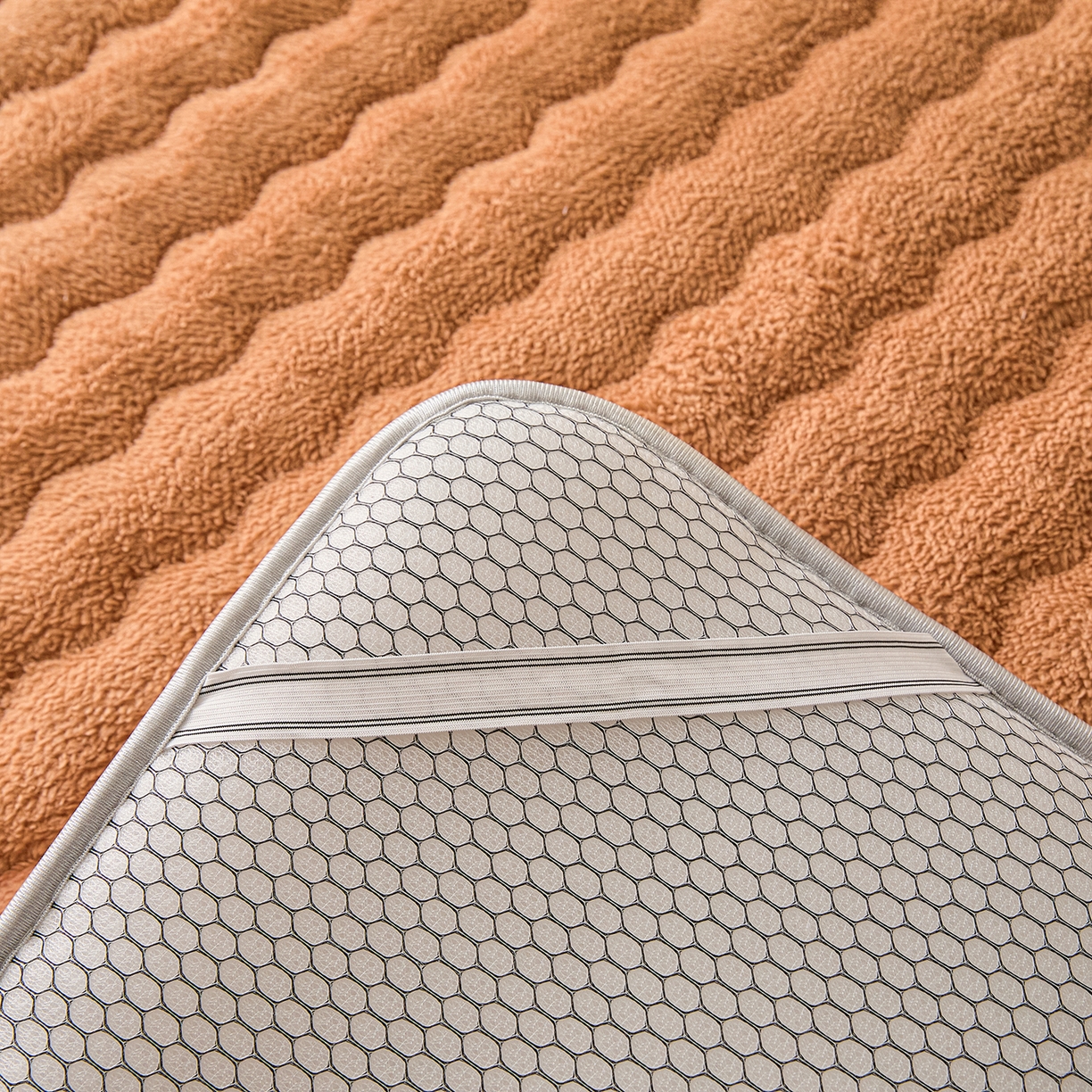 91家纺网 家纺一手货源 找家纺 缦吉 2025新款加厚羊羔绒床垫床褥-成人款 咖色