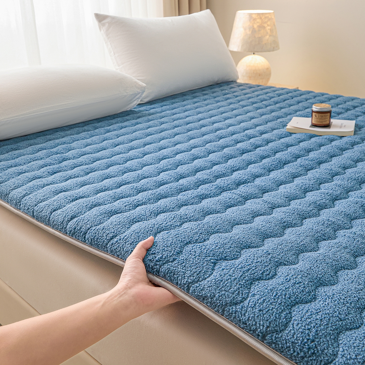 91家纺网 家纺一手货源 找家纺 缦吉 2025新款加厚羊羔绒床垫床褥-成人款 蓝色