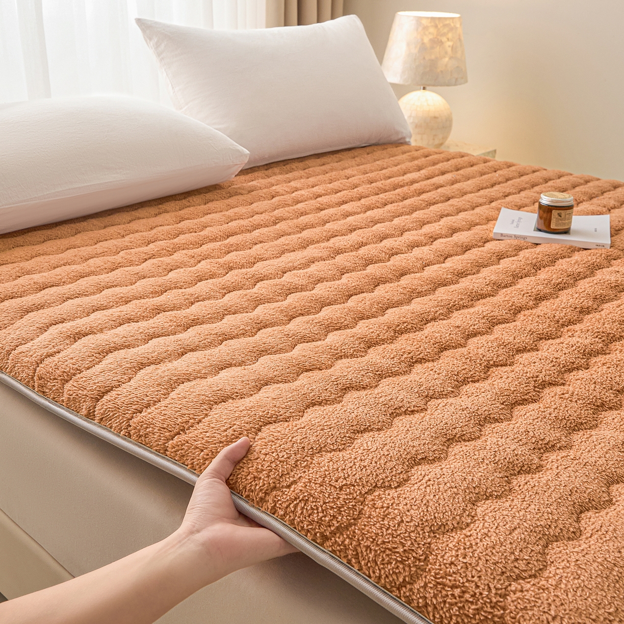 91家纺网 家纺一手货源 找家纺 缦吉 2025新款加厚羊羔绒床垫床褥-成人款 咖色