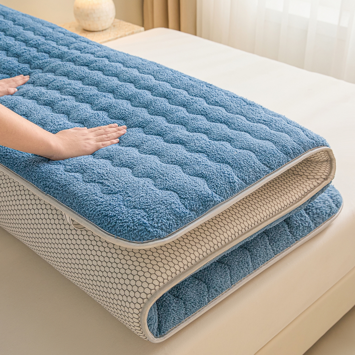 91家纺网 家纺一手货源 找家纺 缦吉 2025新款加厚羊羔绒床垫床褥-成人款 蓝色