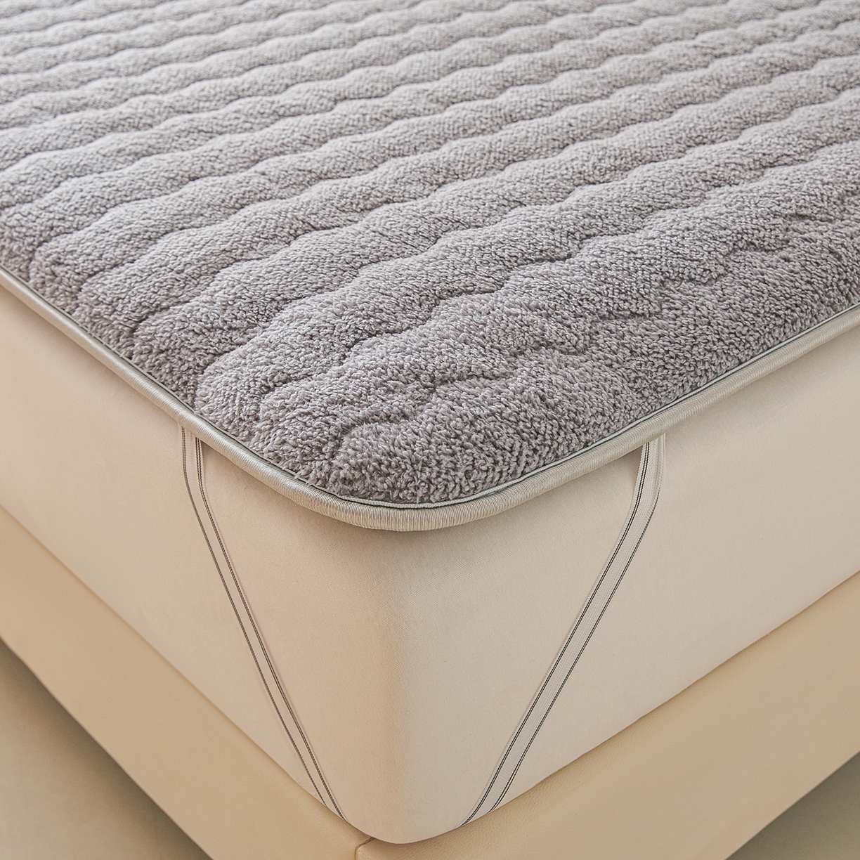 91家纺网 家纺一手货源 找家纺 缦吉 2025新款加厚羊羔绒床垫床褥-成人款 灰色