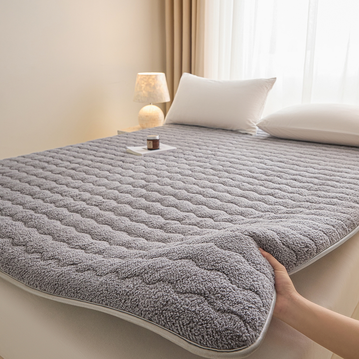 91家纺网 家纺一手货源 找家纺 （总）缦吉 2025新款加厚羊羔绒床垫床褥-成人款