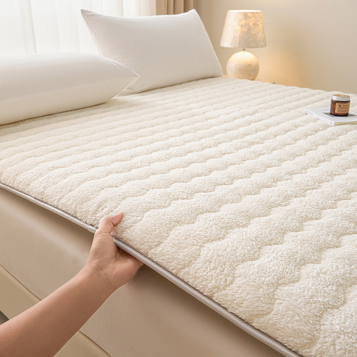 91家纺网 家纺一手货源 找家纺 （总）缦吉 2025新款加厚羊羔绒床垫床褥-成人款